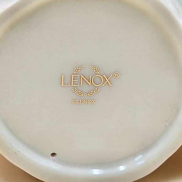 Lenox Petals & Pearls Snowman Stocking Bud Vase Figurine 6386247 w/Original Box - Picture 9 of 16